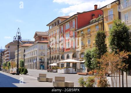 Luglio 10 2021 Avellino, Italia: Vista sulla città in corso Vittorio Emanuele II Foto Stock