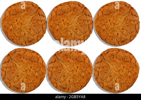 consistenza di biscotti di farinata d'avena su uno sfondo bianco Foto Stock