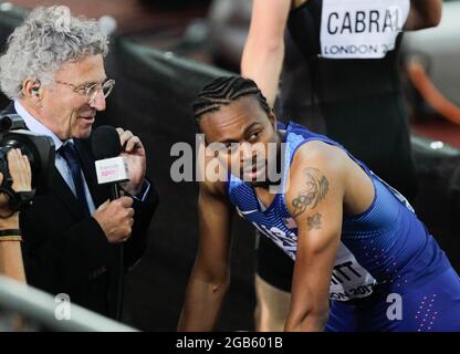 Aries Merritt (USA) durante il 3eme riscalda Uomini 110m Ostacoli uomini Semi-Final della IAAF mondiale di atletica il 6 agosto, 201st presso lo Stadio Olimpico di Londra, Gran Bretagna Foto Stock