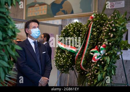 Bologna, ITALIA. 2 agosto 2021. 41° anniversario della cerimonia di commemorazione dei bombardamenti della stazione ferroviaria del 2 agosto 1980. Credit: Massimiliano Donati/Alamy Live News Foto Stock