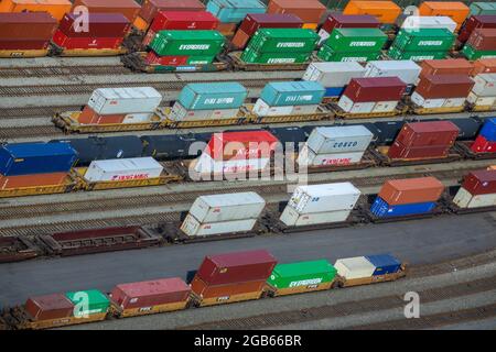 Sea Containers caricato sulle ferrovie nel porto di Vancouver Aerial Shot Foto Stock