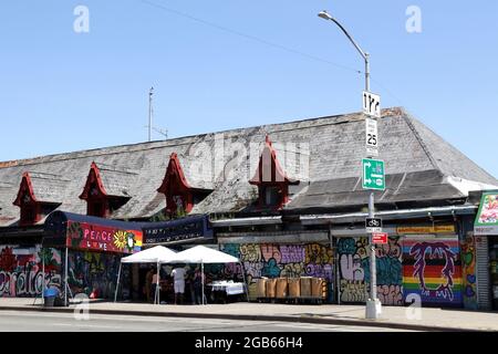 La stazione ferroviaria è stata disutilizzata a causa del ritorno, New York, NY USA Foto Stock