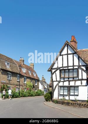 Huntingdon Road from the Green, Houghton, Houghton & Wyton, Cambridgeshire, Inghilterra, Regno Unito Foto Stock