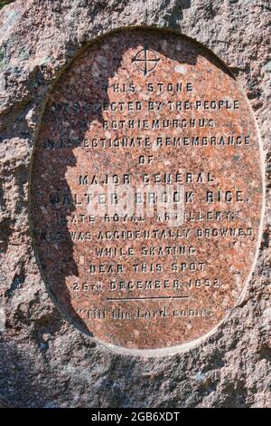 Monumento commemorativo al maggiore riso generale Walter Brook a Loch an Eilein, vicino a Rothiemurchus, Aviemore, Badenoch e Speyside, Scozia Foto Stock