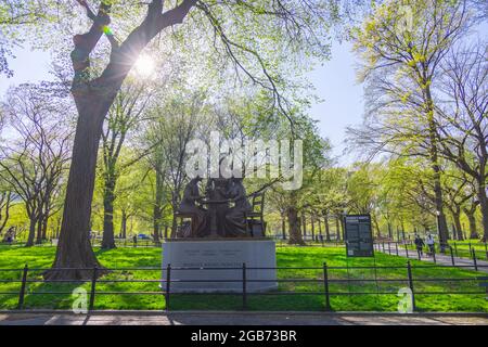 Statua del Monumento dei pionieri della destra della donna in Central Park Foto Stock