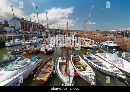 North Berwick Harbour con le barche ormeggiate a North Berwick in East Lothian, Scozia, Regno Unito Foto Stock