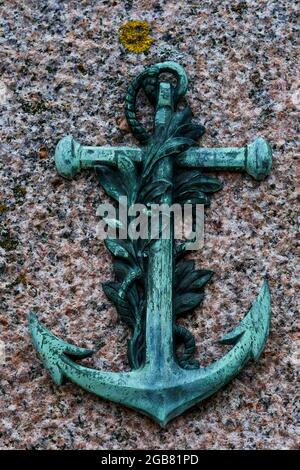 Scultura di un'ancora su un monumento, porto di Cherbourg, dipartimento della Manica, Cotentin, Normandia, Francia Foto Stock