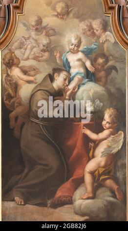 VIENNA, AUSTIRA - JULI 5, 2021: Il particolare della pittura di S. Anthny visione della Madonna nella chiesa Kapuzinerkirche di capuchin Norbert Baumgartner Foto Stock