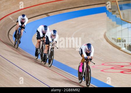 Shizuoka, Giappone. 2 agosto 2021. Jennifer Valente (USA), Chloe Dygert (USA), Emma White (USA), Lily Williams (USA) Ciclismo : la squadra femminile Pursuit Qualifiche durante i Giochi Olimpici di Tokyo 2020 al Velodrome di Izu a Shizuoka, Giappone . Credit: Shutaro Mochizuki/AFLO/Alamy Live News Foto Stock