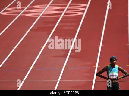 Tokyo, Giappone. 3 agosto 2021. Shaunae Miller-Uibo di Bahamas reagisce dopo il caldo delle donne di 400 m ai Giochi Olimpici di Tokyo 2020 a Tokyo, Giappone, 3 agosto 2021. Credit: Yibo/Xinhua/Alamy Live News Foto Stock