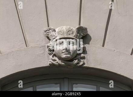 Scultura sopra la finestra della Residenz, Ansbach, Franconia media, Baviera, Germania Foto Stock