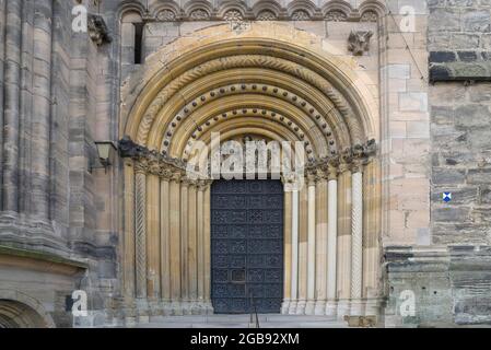 Porta di Santa Maria, nel timpano Giorgio, Pietro e Maria con Gesù Bambino, Cunegund ed Enrico II, fondatore della cattedrale, la Cattedrale di Bamberga Foto Stock