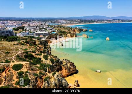 Scogliere e spiagge di Ponta da Piedade, Lagos, Algarve, Portogallo Foto Stock