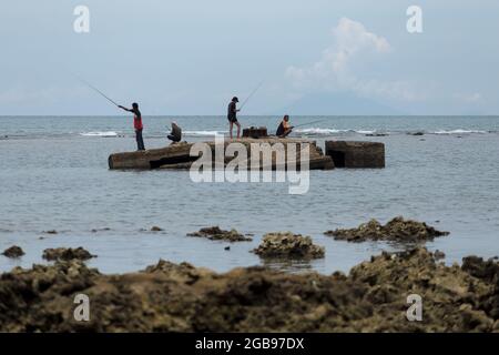 Il bunker militare appartiene all'occupazione giapponese sull'isola di Giava in Indonesia Foto Stock