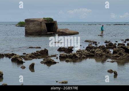 Il bunker militare appartiene all'occupazione giapponese sull'isola di Giava in Indonesia Foto Stock