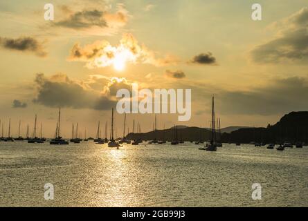 Piccole barche nel Magenta Port Sud, baia, Noumea, Nuova Caledonia Foto Stock