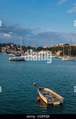 Piccole barche nel Magenta Port Sud, baia, Noumea, Nuova Caledonia Foto Stock