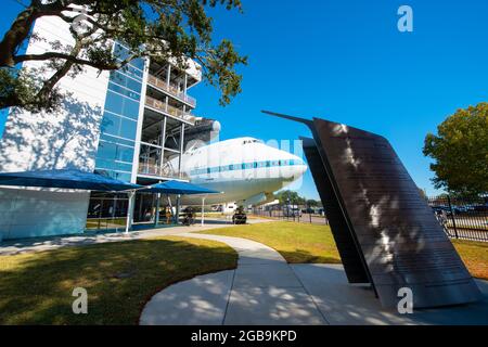 Space Shuttle montato su Boeing 747 Shuttle Carrier Aircraft su Independence Plaza nel Johnson Space Center nella città di Houston, Texas, Stati Uniti. Foto Stock