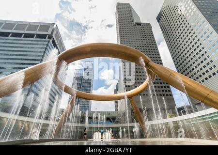 SINGAPORE - 28 gennaio 2019: Fountain of Wealth, la fontana più grande del mondo, situata a Suntec City, uno dei più grandi centri commerciali di Singapo Foto Stock