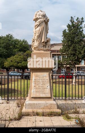 BURGERSDORP, SUDAFRICA - 22 APRILE 2021: Il monumento originale di lingua Afrikaans a Burgersdorp nella provincia del Capo Orientale. È stato danneggiato da Th Foto Stock