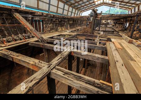 I resti della nave a vela delle Indie Orientali 'Edwin Fox', costruita nel 1853, conservata in un museo a Picton, Nuova Zelanda Foto Stock