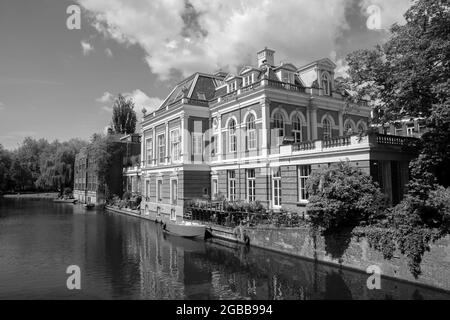 Villa al Plantage Muidergracht Canal ad Amsterdam Paesi Bassi 15-5-2020 Foto Stock