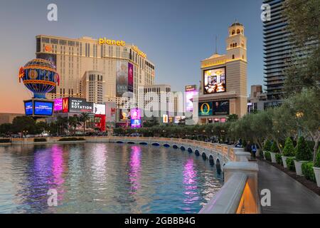 Hotel Paris und Planet Hollywood Resort, The Strip, Las Vegas, Nevada, Stati Uniti d'America, Nord America Foto Stock