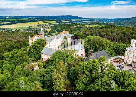 Aereo del Castello di Hruba Skala, Paradiso Boemo, Repubblica Ceca, Europa Foto Stock