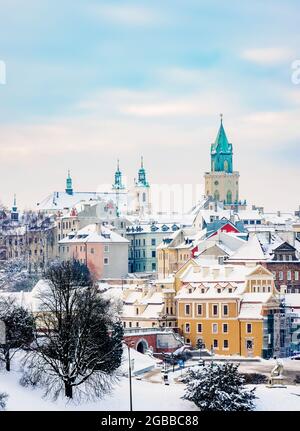 Skyline della città vecchia con la cattedrale di San Giovanni Battista e la torre trinitaria, inverno, Lublino, Lublino Voivodato, Polonia, Europa Foto Stock