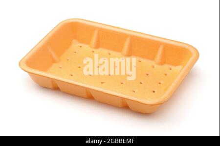 Vassoio per alimenti monouso in polistirolo arancione vuoto isolato su bianco Foto Stock