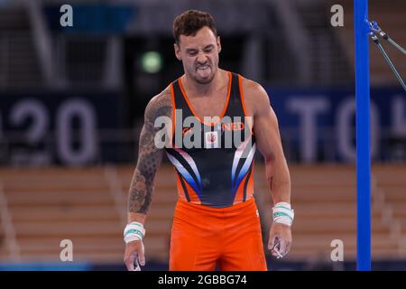 Tokyo, Giappone. 3 agosto 2021. TOKYO, GIAPPONE - 3 AGOSTO: Bart Deurloo dei Paesi Bassi in competizione su Men's Horizontal Bar durante i Giochi Olimpici di Tokyo 2020 al Centro di Ginnastica Ariake il 3 agosto 2021 a Tokyo, Giappone (Foto di Iris van den Broek/Orange Pictures) NOCNSF Credit: Orange Pics BV/Alamy Live News Foto Stock