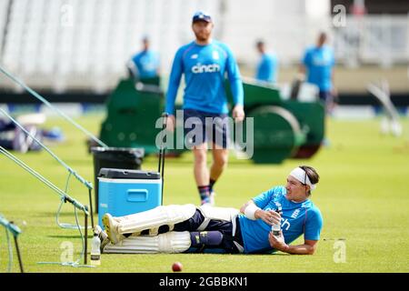 Rory Burns in Inghilterra durante la sessione di reti a Trent Bridge, Nottingham. Data immagine: Martedì 3 agosto 2021. Foto Stock