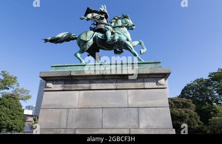 Statua di Kusunoki Masashige, venerato guerriero Samurai del 14 ° secolo Giappone. Foto Stock