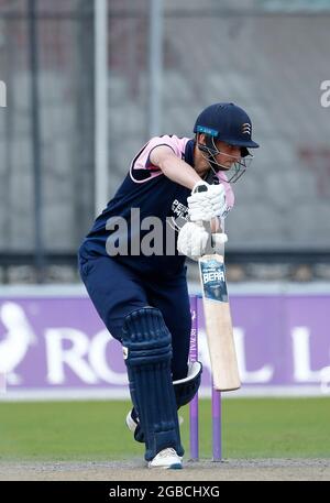 3 agosto 2021; Emirates Old Trafford, Manchester, Lancashire, Inghilterra; Royal London Cup Cricket, Lancashire contro Middlesex; Luke Hollman di Middlesex Credit: Action Plus Sports Images/Alamy Live News Foto Stock