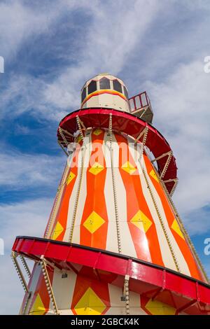 Helter Skelter sul molo di Bournemouth a Bournemouth, Dorset UK nel mese di agosto Foto Stock