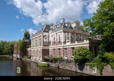 Villa al Plantage Muidergracht Canal ad Amsterdam Paesi Bassi 15-5-2020 Foto Stock