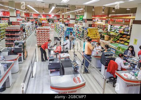 Cile Arica Paseo Peatonal de Mayo Supermercados Santa Isabel, supermercato Cencosud food business all'interno, check line code a Foto Stock