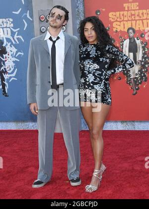 (L-R) Grandson e Jessie Reyez arrivano alla squadra SUICIDA World Premiere che si tiene al Regency Village Theatre di Westwood, CA lunedì 2 agosto 2021. (Foto di Sthanlee B. Mirador/Sipa USA) Foto Stock