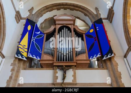 Inghilterra, Hampshire, Portsmouth, Portsmouth Cattedrale aka Chiesa Cattedrale di San Tommaso di Canterbury, vista interna della Cattedrale organo Foto Stock