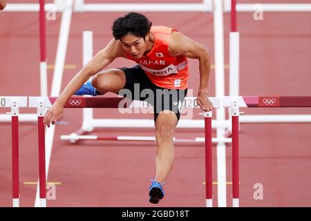 Tokyo, Giappone. 03 2021 agosto: Tokyo, Giappone. 3 agosto 2021. Shunsuke Izumiya (JPN) Atletica : uomini 110m Hurdles Round 1 durante i Giochi Olimpici di Tokyo 2020 allo Stadio Nazionale di Tokyo, Giappone . Credit: Naoki Nishimura/AFLO SPORT/Alamy Live News Foto Stock