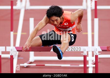 Tokyo, Giappone. 03 2021 agosto: Tokyo, Giappone. 3 agosto 2021. Shunsuke Izumiya (JPN) Atletica : uomini 110m Hurdles Round 1 durante i Giochi Olimpici di Tokyo 2020 allo Stadio Nazionale di Tokyo, Giappone . Credit: Naoki Nishimura/AFLO SPORT/Alamy Live News Foto Stock