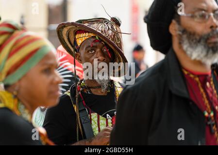 Londra, Regno Unito. 1 agosto 2021. La rivolta panafricana. I sostenitori si sono riuniti a Brixton per celebrare la Giornata Africana dell'emancipazione. Foto Stock