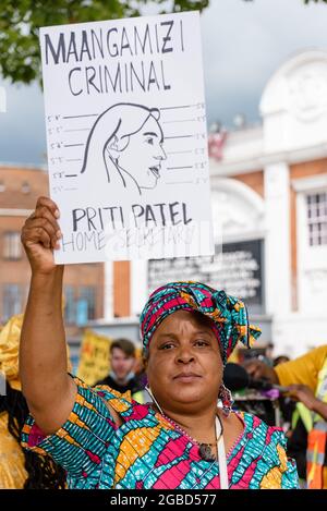 Londra, Regno Unito. 1 agosto 2021. La rivolta panafricana. I sostenitori si sono riuniti a Brixton per celebrare la Giornata Africana dell'emancipazione. Foto Stock
