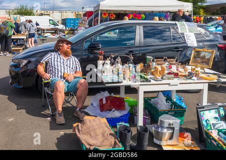 Stalls al mercato di vendita del scarpone dell'automobile, Ayr, Scozia, Regno Unito Foto Stock