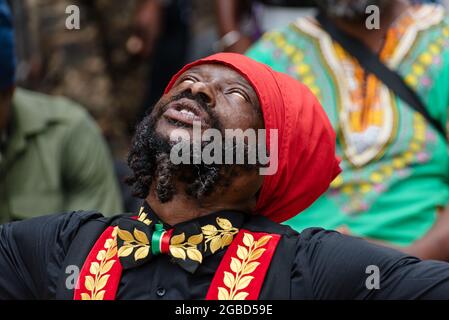 Londra, Regno Unito. 1 agosto 2021. La rivolta panafricana. I sostenitori si sono riuniti a Brixton per celebrare la Giornata Africana dell'emancipazione. Foto Stock