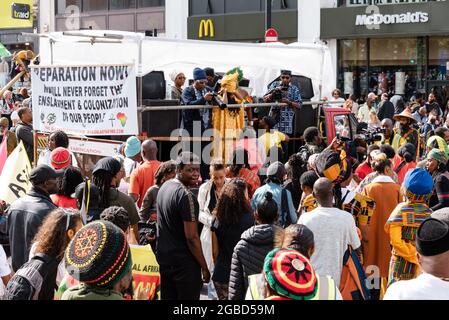 Londra, Regno Unito. 1 agosto 2021. La rivolta panafricana. I sostenitori si sono riuniti a Brixton per celebrare la Giornata Africana dell'emancipazione. Foto Stock