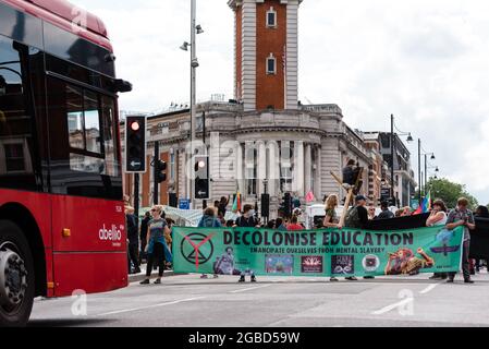 Londra, Regno Unito. 1 agosto 2021. La rivolta panafricana. I sostenitori si sono riuniti a Brixton per celebrare la Giornata Africana dell'emancipazione. Foto Stock