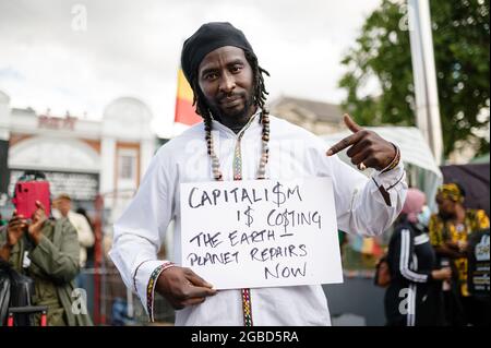 Londra, Regno Unito. 1 agosto 2021. La rivolta panafricana. I sostenitori si sono riuniti a Brixton per celebrare la Giornata Africana dell'emancipazione. Foto Stock