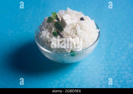 Pulav o Pulao, ottenuto con riso basmathi, recipiente in vetro Foto Stock