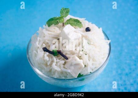 Pulav o Pulao, ottenuto con riso basmathi, recipiente in vetro Foto Stock